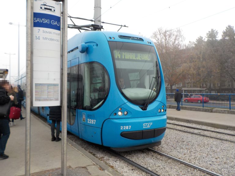 Niskopodni tramvaj TMK 2200 u Zagrebu